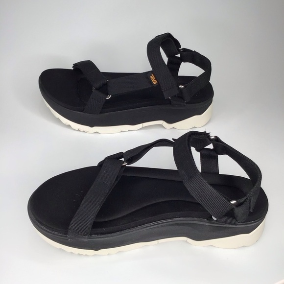 Teva Jadito Universal Platform Sandal in Black. - Picture 4 of 11